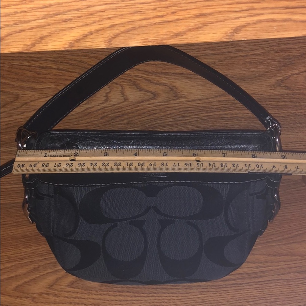 Small Coach purse - Picture 7 of 7